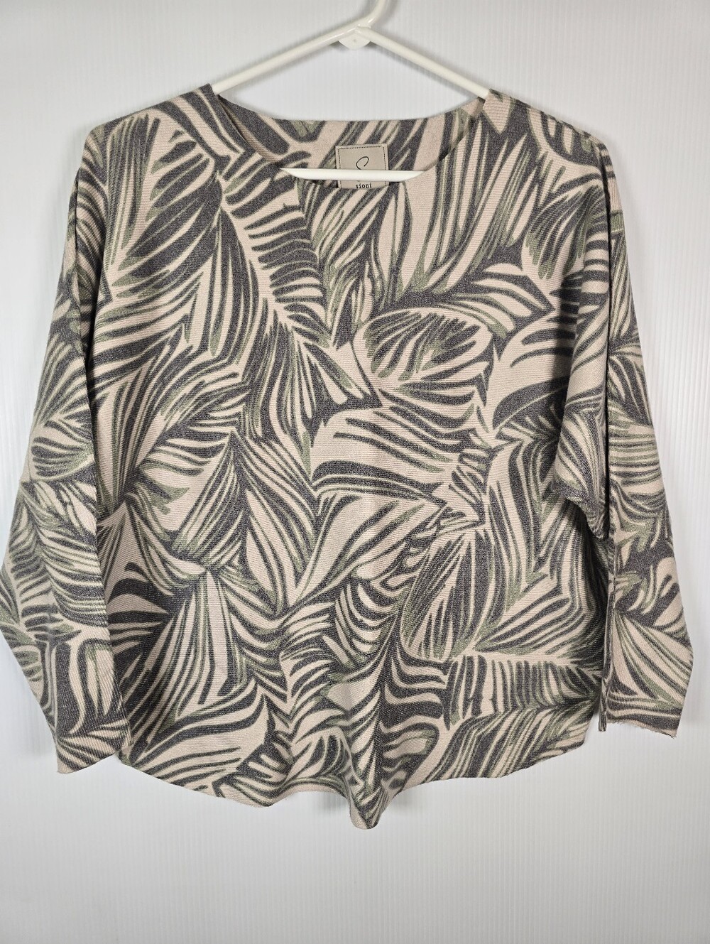 NWOT Sioni Palm-Print Long Sleeve Sweater in Blush & Olive Round Neck Size L